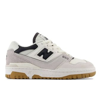 New Balance Women's 550 in Sea salt with grey matter and magnet