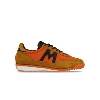 Karhu Mestari in Jaffa Orange/Black